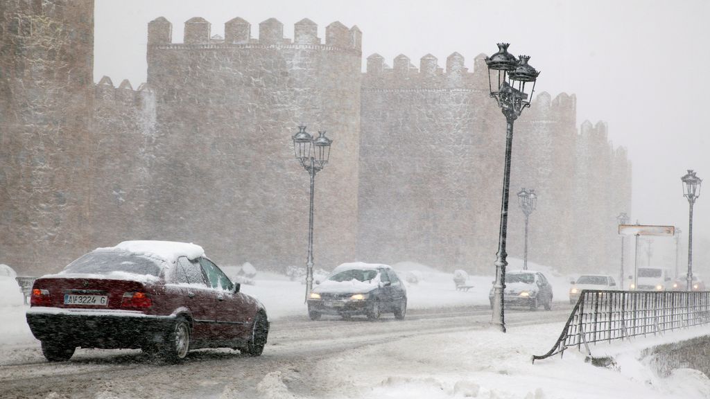 Fomento reúne a su gabinete de crisis para seguir los efectos del temporal de nieve en los transportes
