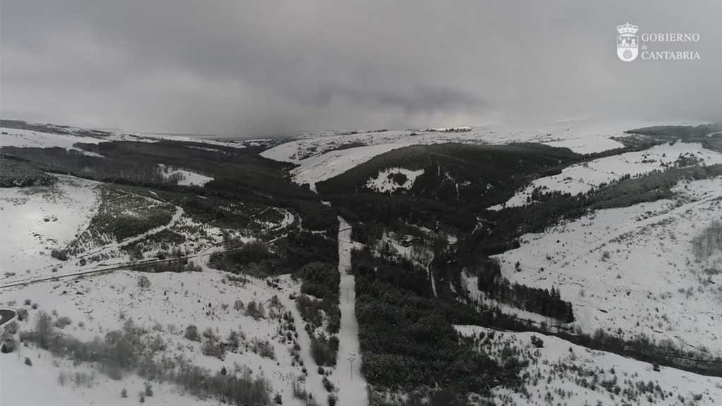 La nieve baña Cantabria: los drones vuelan la ciudad para protegerla del temporal
