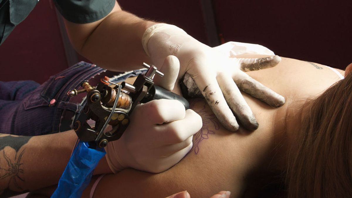 Se esperan más denuncias, incluso "ya prescritas", contra el tatuador acusado de abusos sexuales