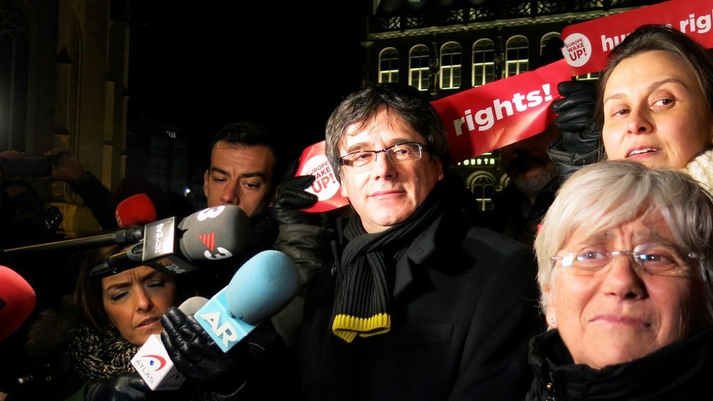 Crece la polémica por la situación del mosso que escolta a Puigdemont