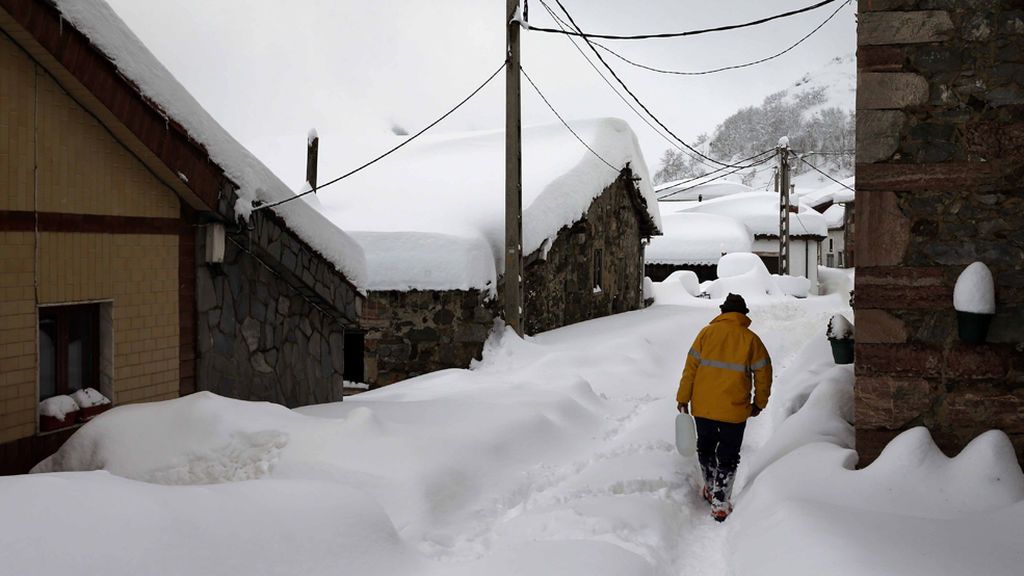El frío se adueña de una España bañada de blanco y con temperaturas bajo cero