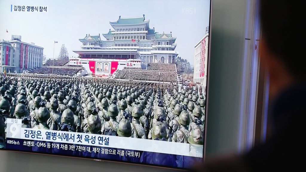 Corea del Norte celebra el 70 aniversario de su Ejército con un desfile militar