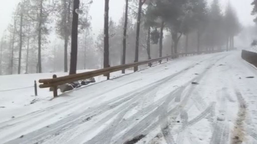 La cumbre de Gran Canaria completamente nevada