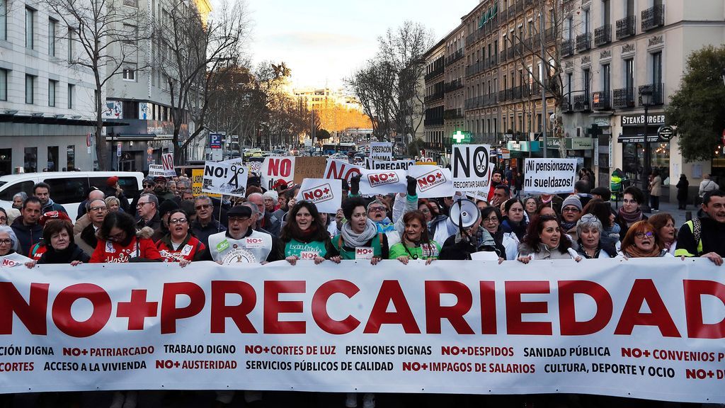 Miles de personas exigen acabar con la precariedad laboral