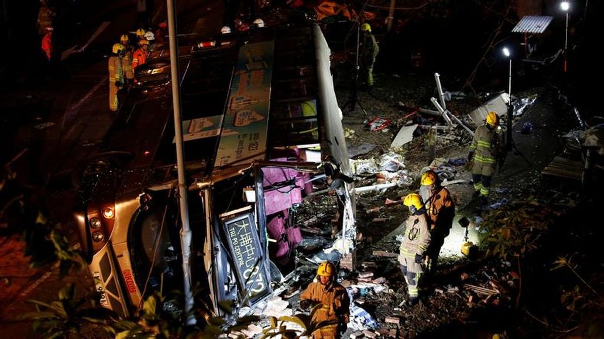18 muertos en uno de los peores accidentes de tráfico de la historia de Hong Kong