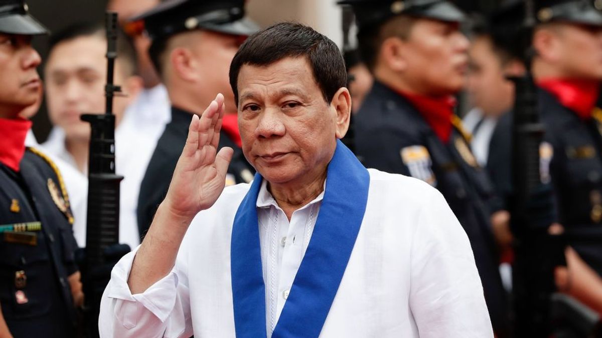 El presidente filipino anima a disparar a las guerrilleras en la vagina porque sin ella "son inútiles"