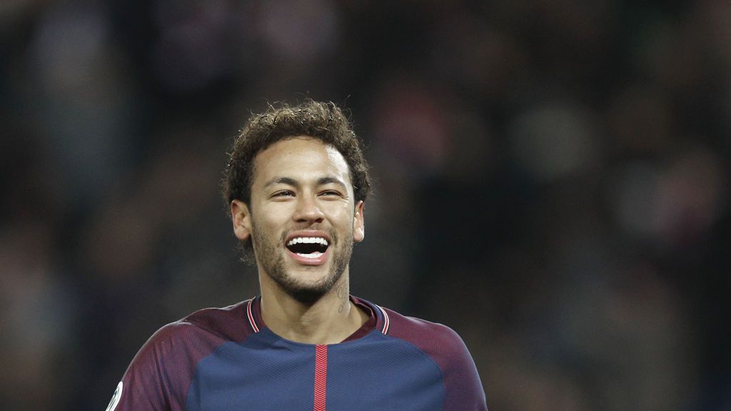 Neymar se tatúa la Champions que ganó con el Barça antes de jugar contra el Real Madrid