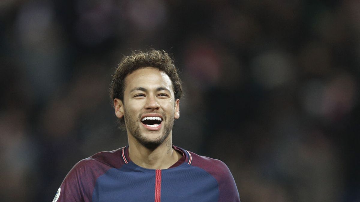 Neymar se tatúa la Champions que ganó con el Barça antes de jugar contra el Real Madrid