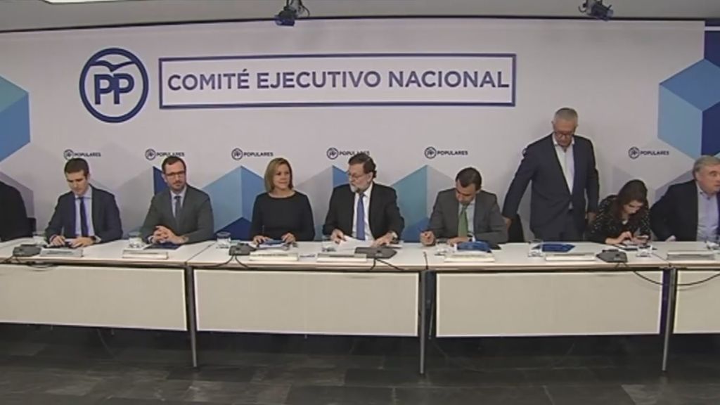 Rajoy reúne a sus líderes territoriales tras el avance de Ciudadanos en las encuestas