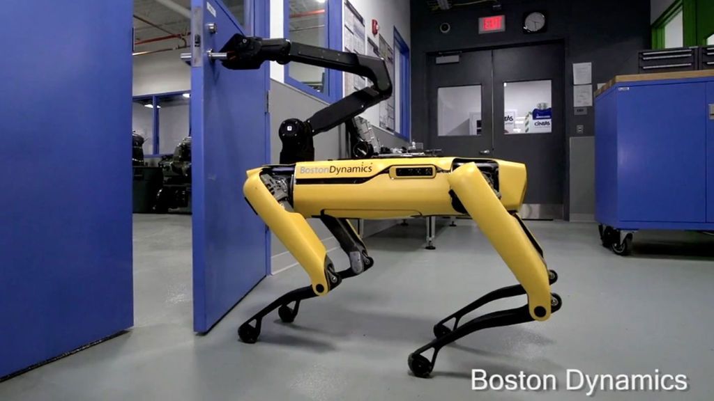 Boston Dynamics presenta la nueva versión de sus perros robots que ya pueden abrir puertas