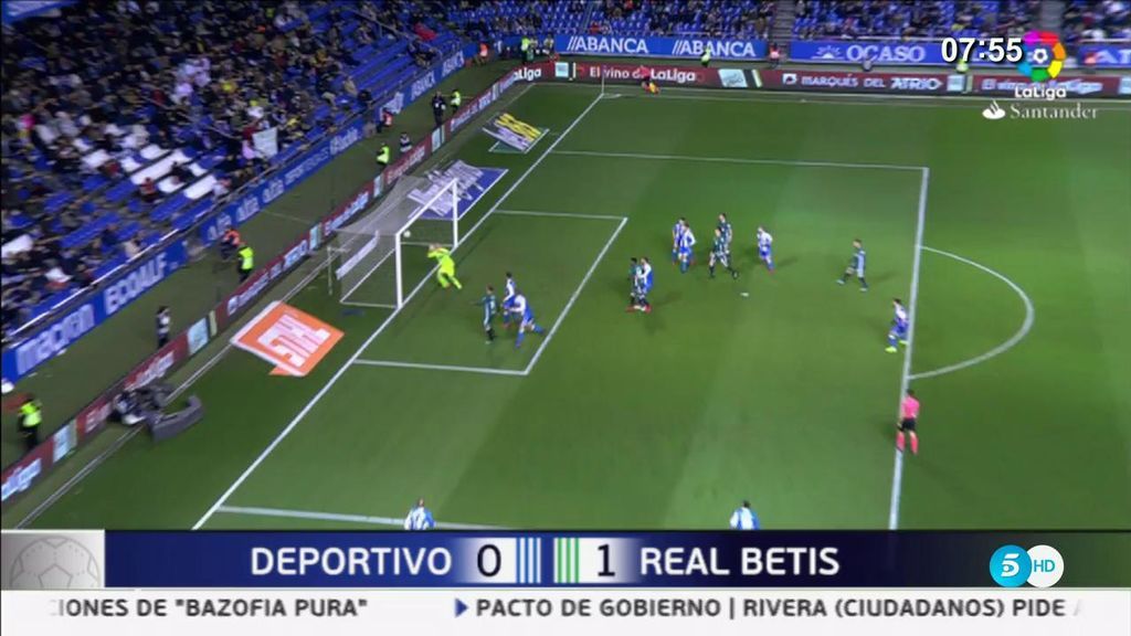 El Betis gana por la mínima en Riazor con gol de Loren hundiendo más aun al Deportivo