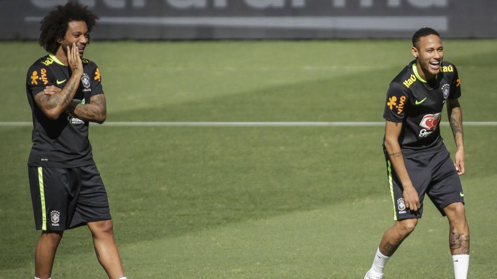 Marcelo vuelve a hacer un guiño a Neymar sobre su posible fichaje por el Real Madrid Marcelo vuelve a hacer un guiño a Neymar sobre su posible fichaje por el Real Madrid