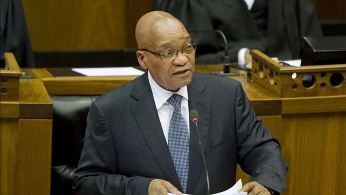 El presidente sudafricano, Jacob Zuma,  dimite del cargo presionado por su partido