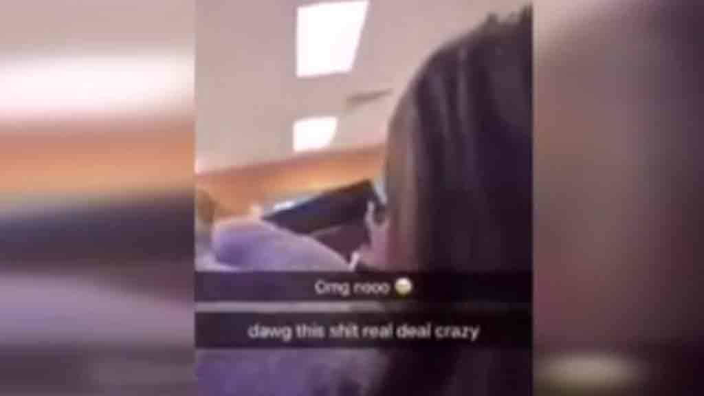 Gritos de terror en un instituto de Florida: escondidos bajo los pupitres los alumnos grabaron el tiroteo en el que murieron 17 personas