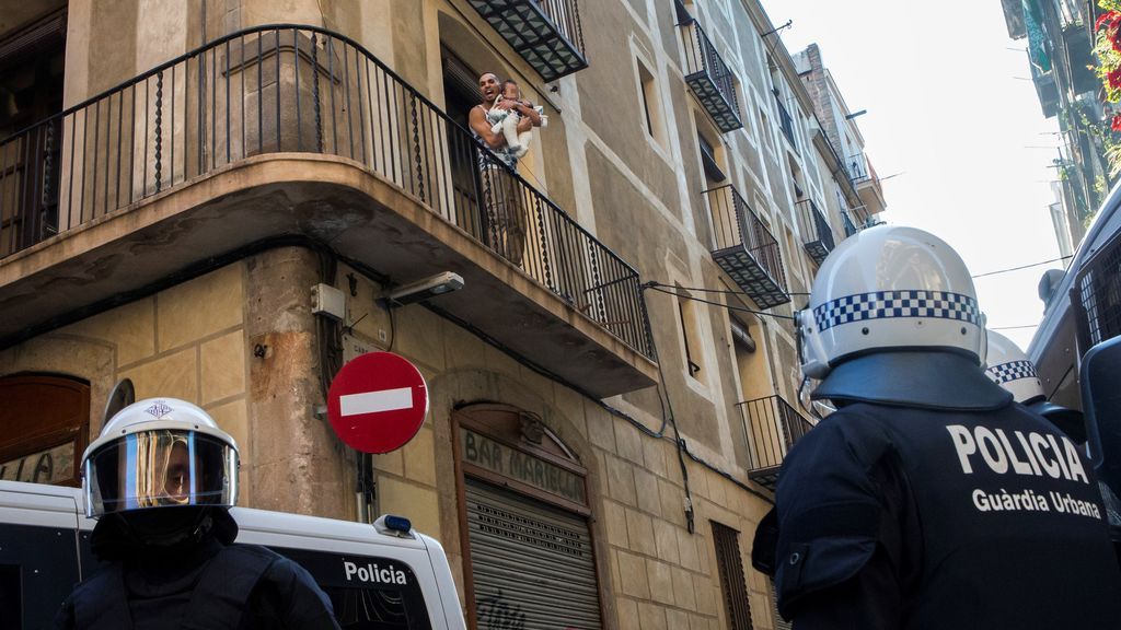 Polémico desalojo de un edificio del Raval de Barcelona