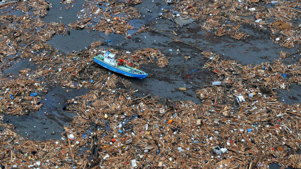 Más plástico que peces en el mar