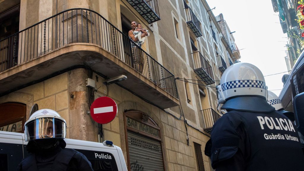 Polémico desalojo de un edificio del Raval de Barcelona