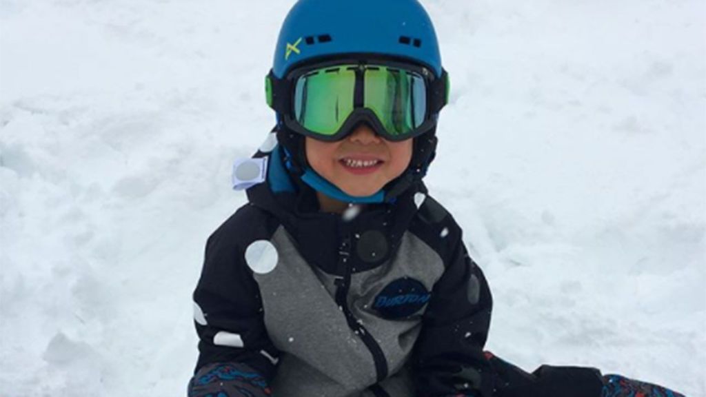 ¡Qué pro! Tiene solo cinco años pero ya hace increíbles saltos de snowboard