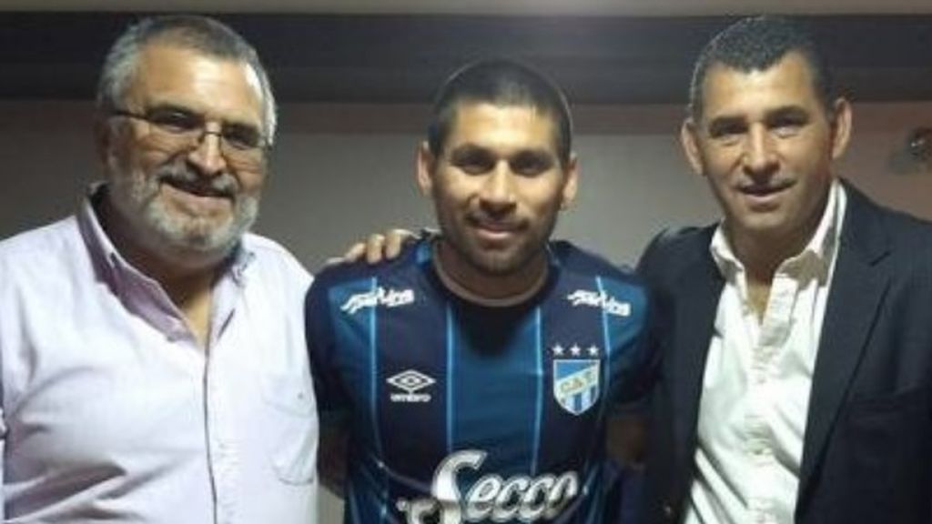 Un futbolista argentino abandona a su equipo para poder ayudar a su hermano que sufre leucemia