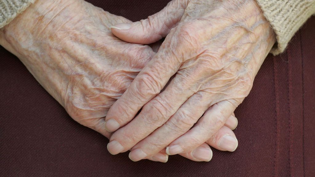 Una anciana se enfrenta a 6 años de cárcel por matar a su hijo discapacitado por no poder cuidarlo