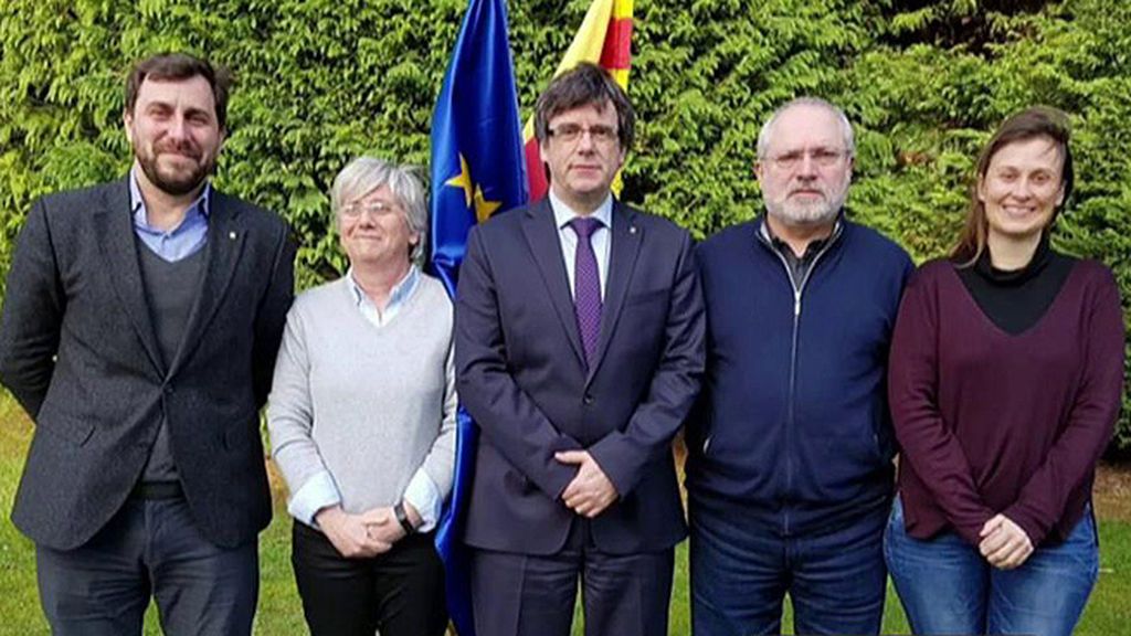 La foto en Waterloo de Puigdemont y los cuatro exconsellers huidos