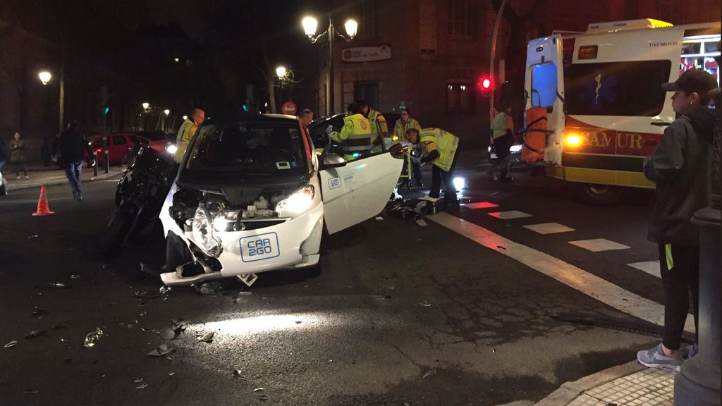 Herido grave un motorista tras colisionar con un vehículo en Madrid