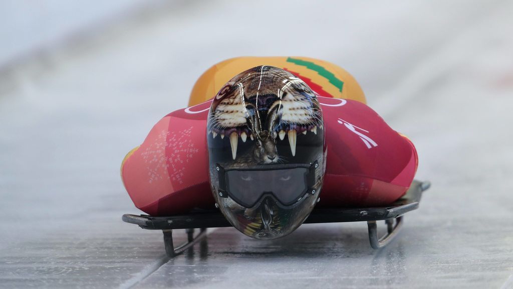 El casco que mete miedo a sus rivales en los Juegos Olímpicos de PyeongChang