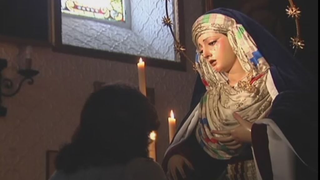 Sevilla abre sus templos para acercar las imágenes a sus fieles