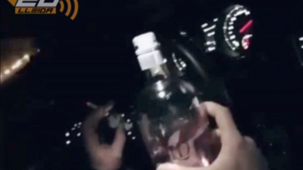 A 200 km/h y bebiendo alcohol: los Mossos tratan de identificar a un conductor
