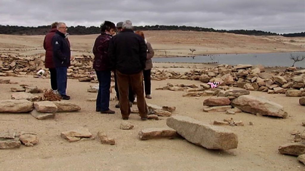 La sequía hace que se pueda volver a ver el cementerio de Villar del Buey