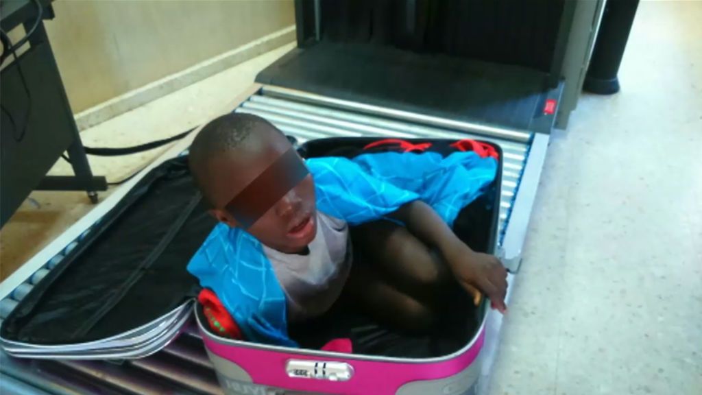 El padre del ‘niño de la maleta’ enfrenta su juicio reivindicando su inocencia