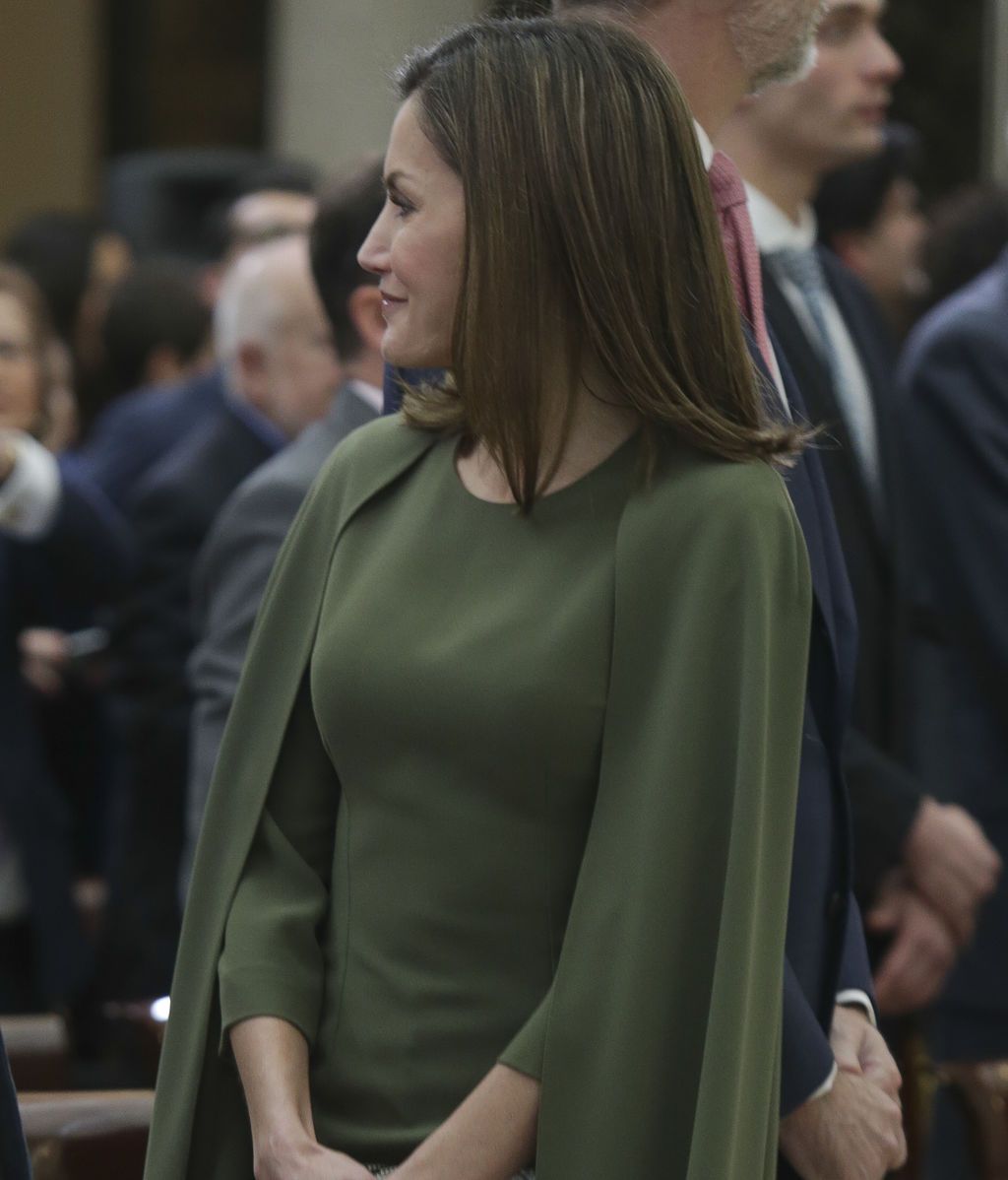La reina Letizia optó por lucir su melena 'bob' lisa suelta