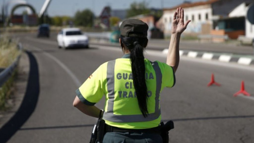 La Guardia Civil para dos veces en la misma tarde a un conductor sin carnet