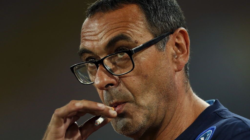 El Leipzig construye una habitación para que Sarri, entrenador del Nápoles... ¡Pueda fumar!