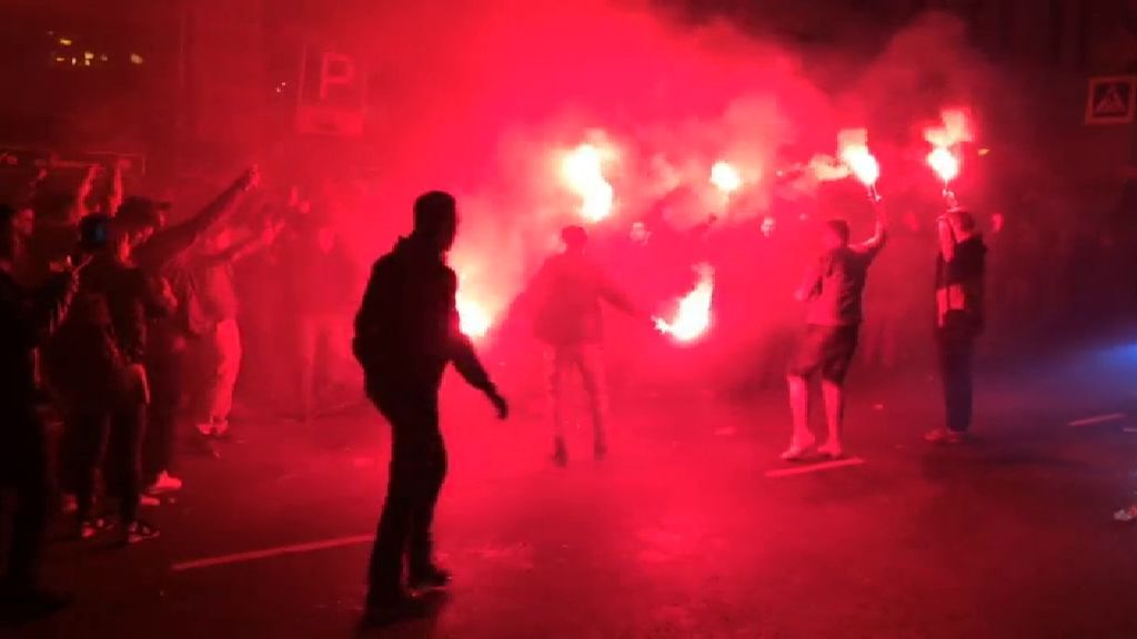 ¡Violencia extrema! Así actúan en plena calle los ultras del Spartak de Moscú que están en Bilbao