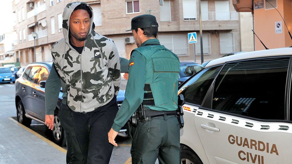 Semedo, el jugador del Villarreal, llega esposado a los juzgados para prestar declaración