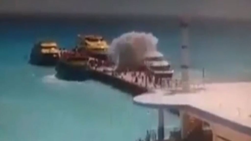 Una enorme explosión en un ferry en el Caribe mexicano deja 18 heridos