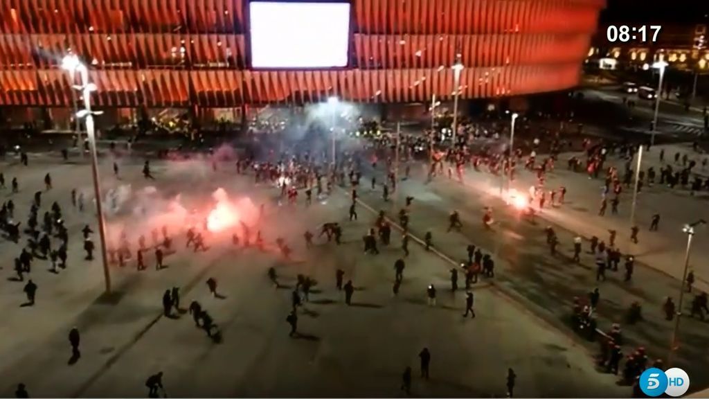 Conmoción en el mundo del fútbol tras la muerte de un Ertzaina durante los altercados entre ultras del Athletic y el Spartak