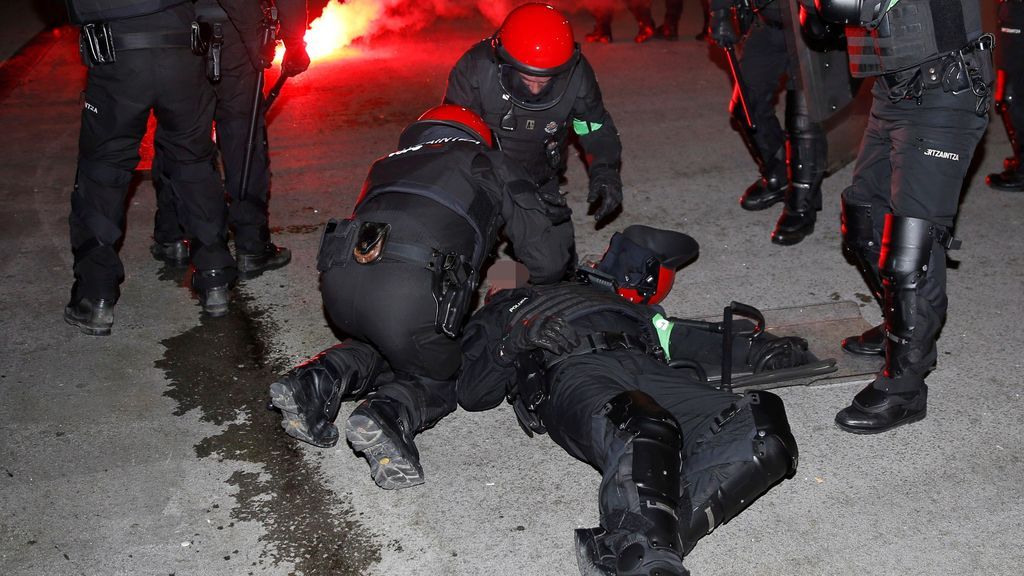 El ertzaina Inocencio Alonso murió de un infarto en medio de los enfrentamientos entre ultras