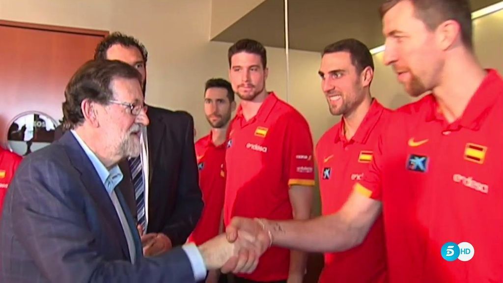 La Selección de baloncesto recibe la visita de Mariano Rajoy