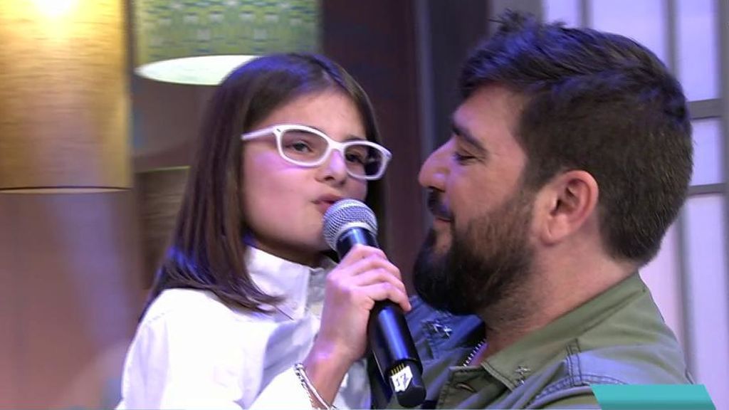 Antonio Orozco se reencuentra con Paula, de 'La Voz Kids 3' y cantan 'Devuélveme la vida'