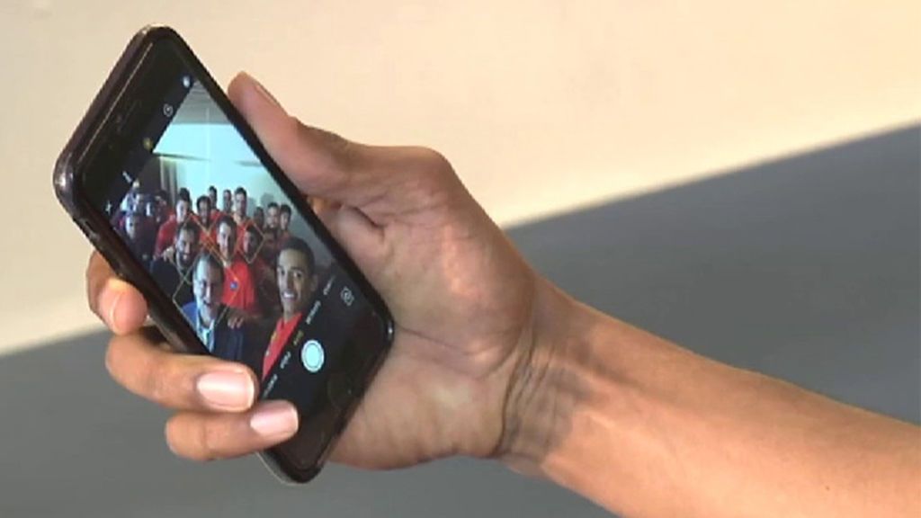 Rajoy se hace un selfi con la selección española de baloncesto