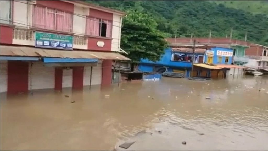 Las intensas lluvias causan graves inundaciones en la ciudad boliviana de Guanay
