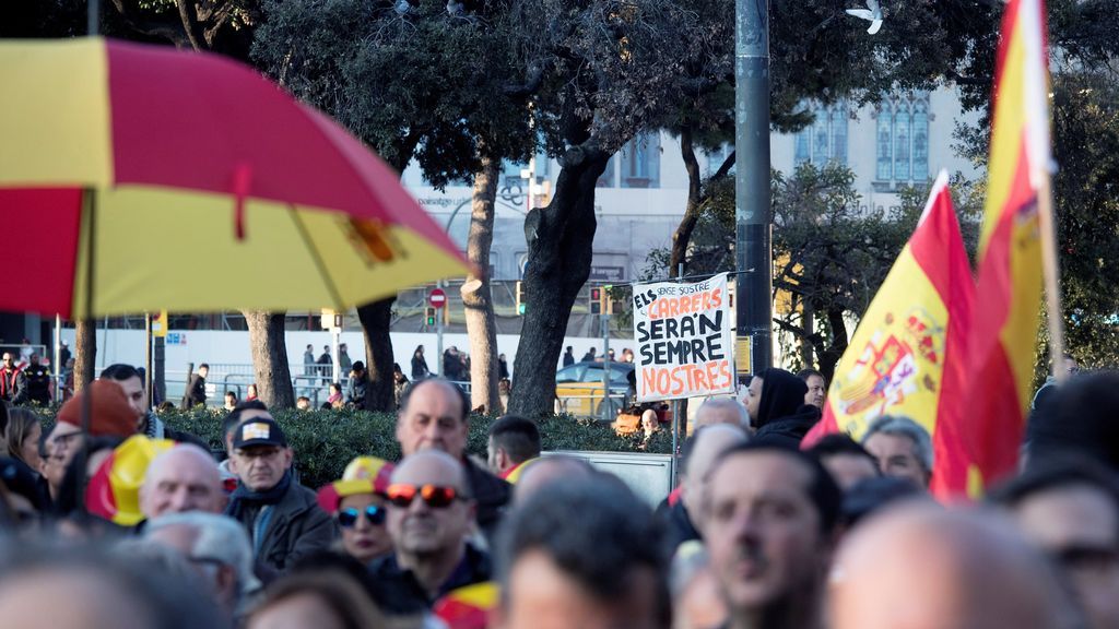 Concentraciones a favor del Rey y de la unidad de España en el centro de Barcelona Concentraciones a favor del Rey y de la unidad de España en el centro de Barcelona