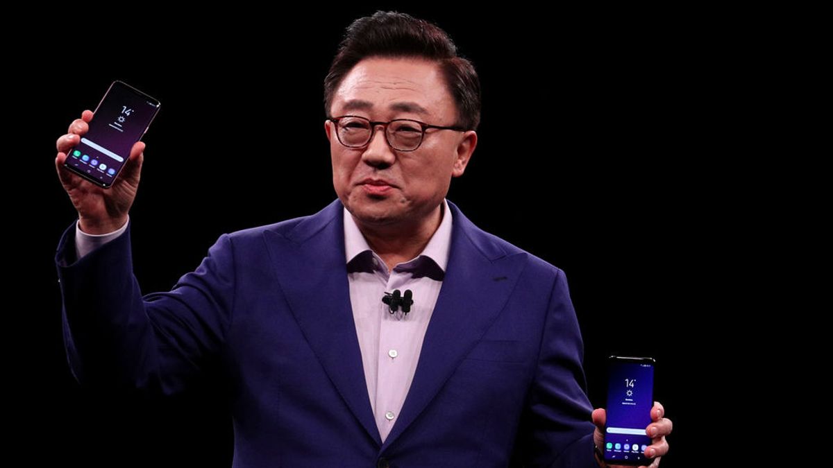 DJ Koh, alto ejecutivo de Samsung, presenta el S9 en Mobile World Congress