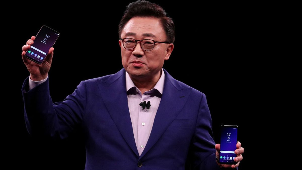 DJ Koh, alto ejecutivo de Samsung, presenta el S9 en el Mobile World Congress