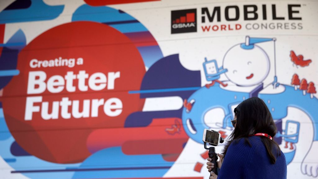 El Gobierno cree que el "desplante mezquino" de Torrent y Colau al Rey pone el riesgo el futuro del MWC en Barcelona