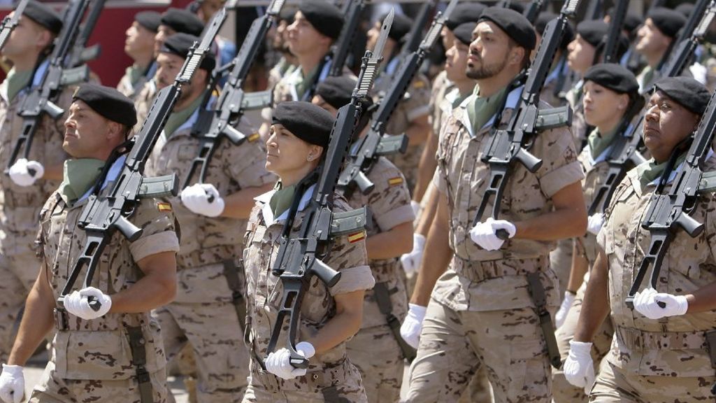 Defensa estudia bajar 5 centímetros la altura exigida a las mujeres que quieren ser oficiales