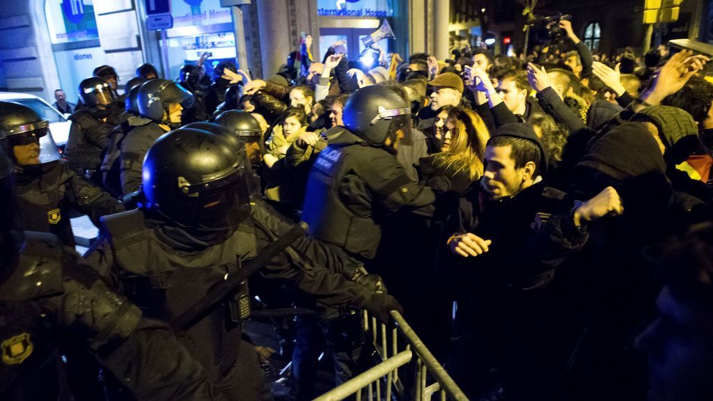 Un detenido en la concentración para mostrar rechazo a la presencia del Rey en Barcelona