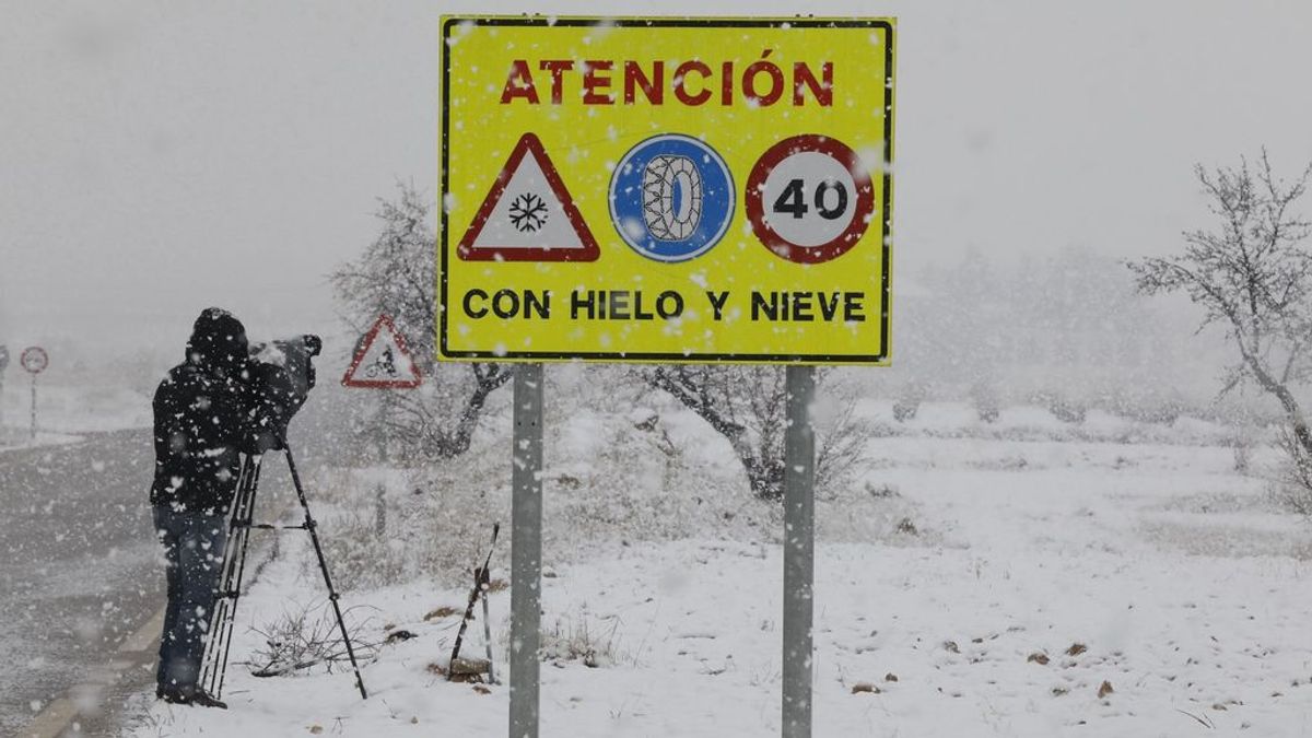 El temporal complica la circulación: Once carreteras se encuentran cortadas al tráfico por la nieve